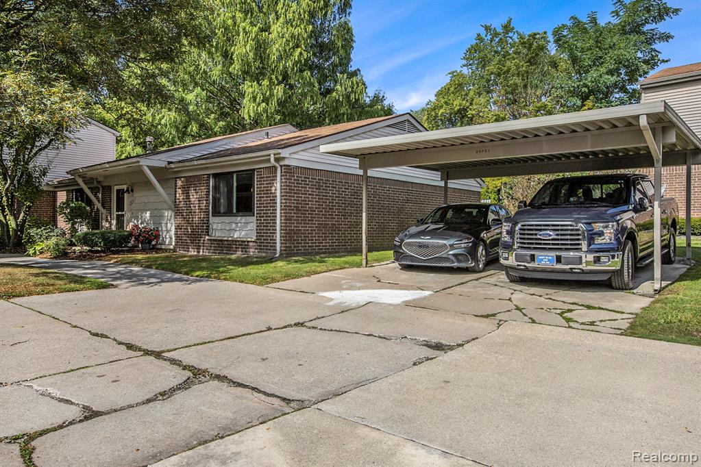 29761 Farmbrook Villa Lane, Southfield, MI 48034 — Photo 4