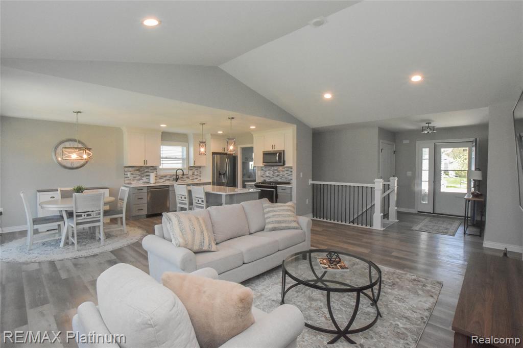 1174 Prudence Drive, Waterford, MI 48327 — Photo 9