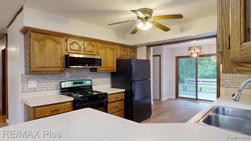 2047 Hickory Drive, Lapeer, MI 48446 — Photo 11