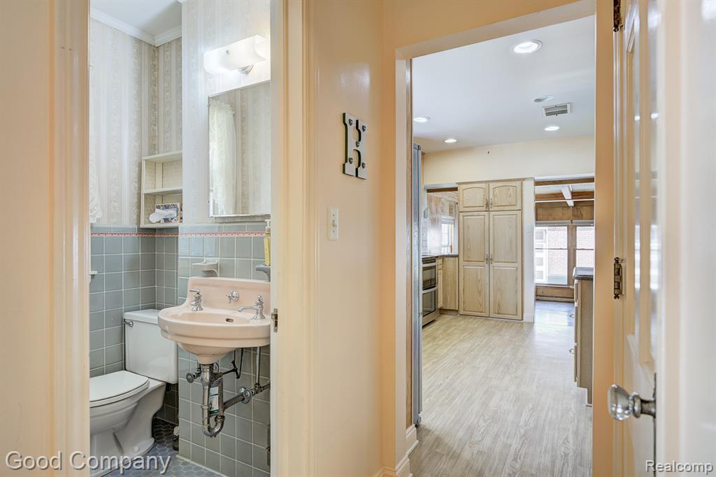 20 OXFORD Boulevard, Pleasant Ridge, MI — Photo 27