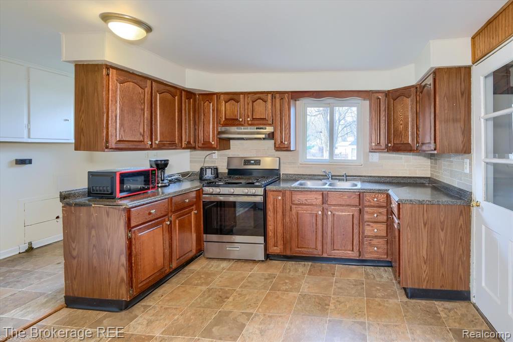 4093 Coral Street, Burton, MI 48509 — Photo 14