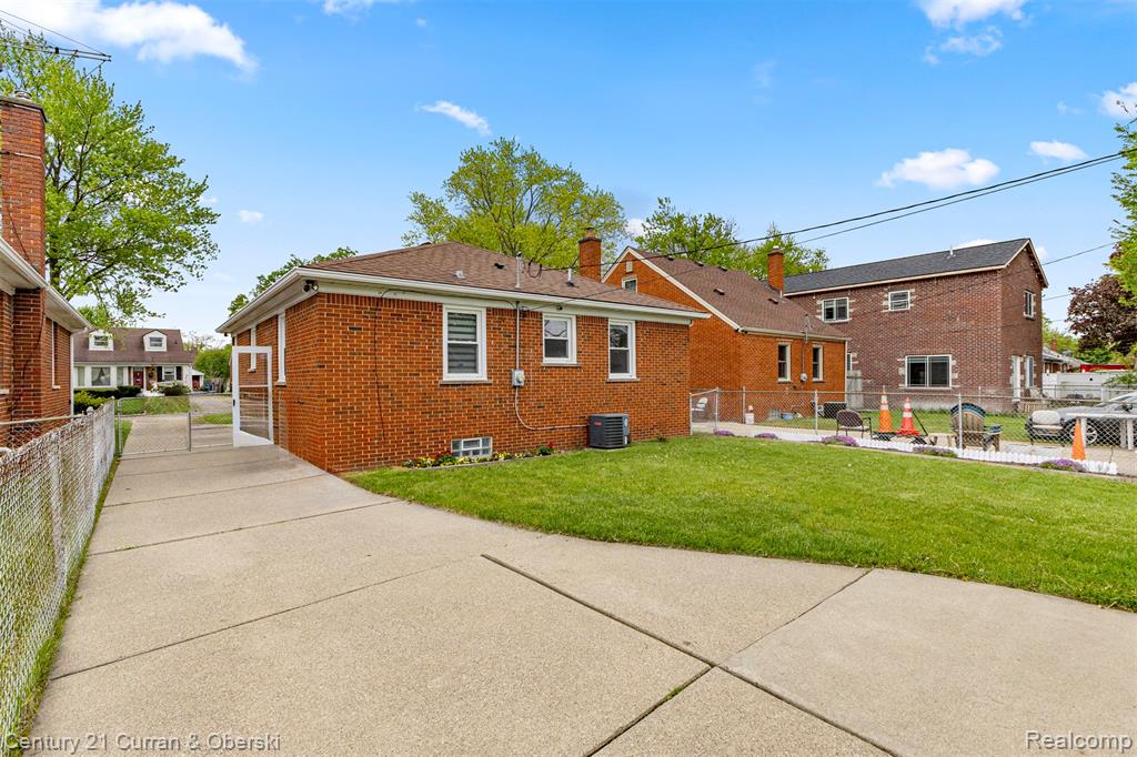 8483 Riverdale Street, Dearborn Heights, MI 48127 — Photo 31