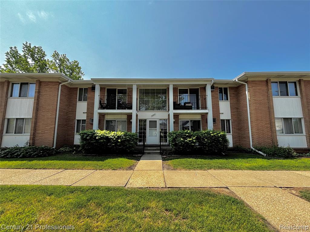 8203 Huntington Street, 15, Westland, MI — Photo 2