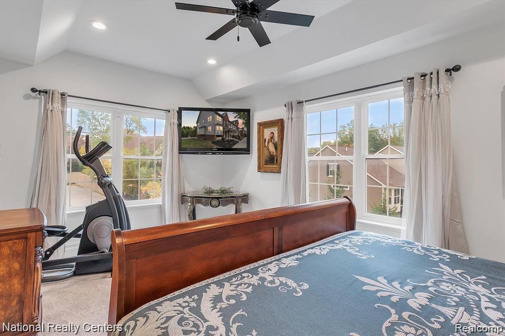 581 VILLAGE Lane, Milford, MI 48381 — Photo 24