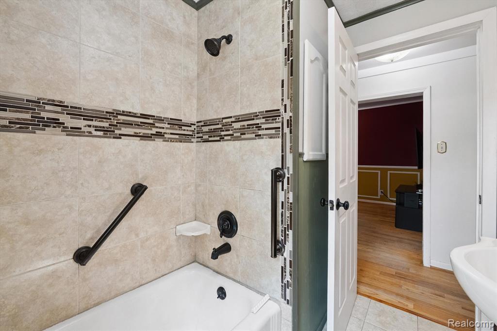 3047 Cumberland Road, Berkley, MI 48072 — Photo 12