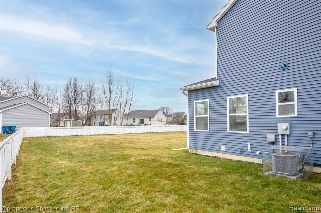 844 SADDLEBROOK Drive, Linden, MI 48451 — Photo 33