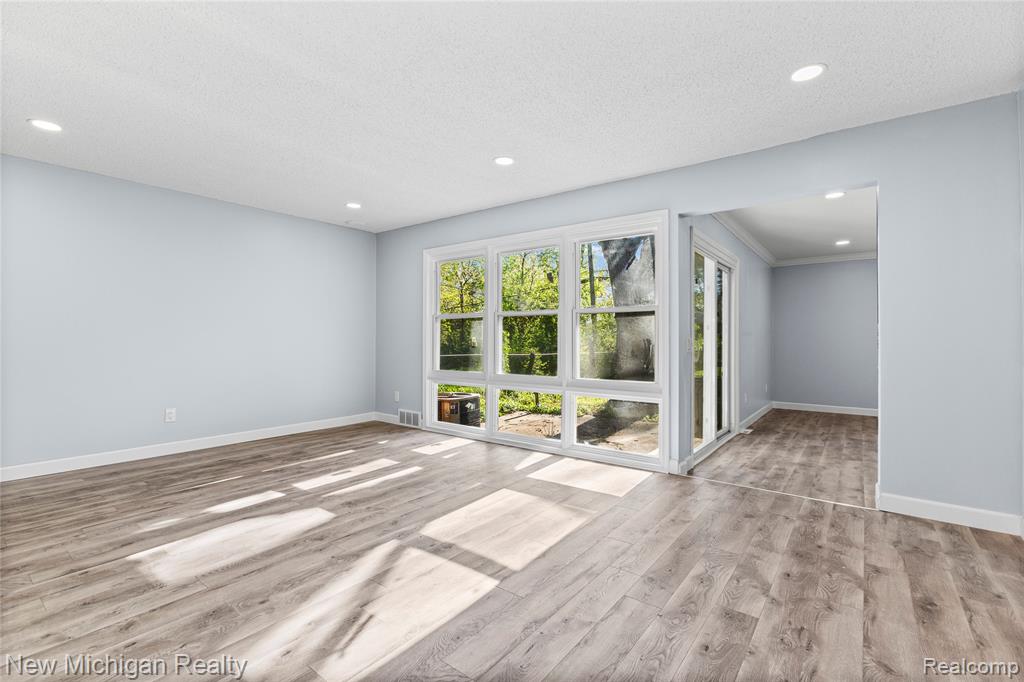 21901 Harding Street, Oak Park, MI 48237 — Photo 6