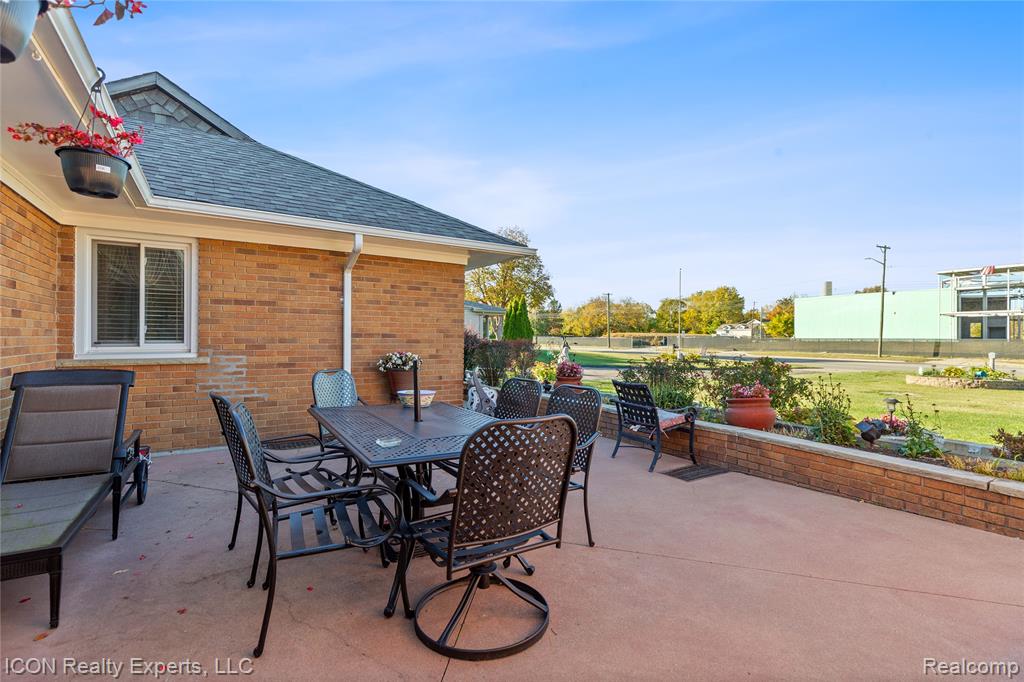 5072 15 Mile Road, Sterling Heights, MI 48310 — Photo 41