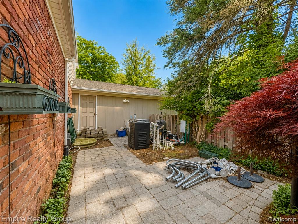 5005 Wing Lake Road, Bloomfield Hills, MI 48302 — Photo 3
