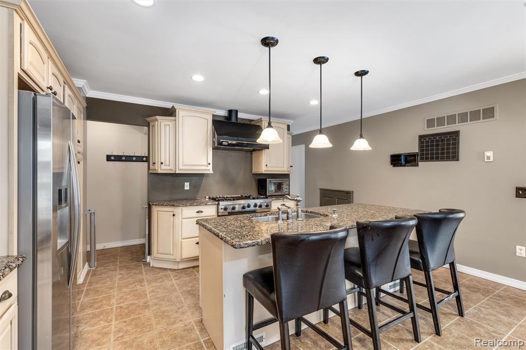 3712 Summit Court, Wixom, MI 48393 — Photo 8