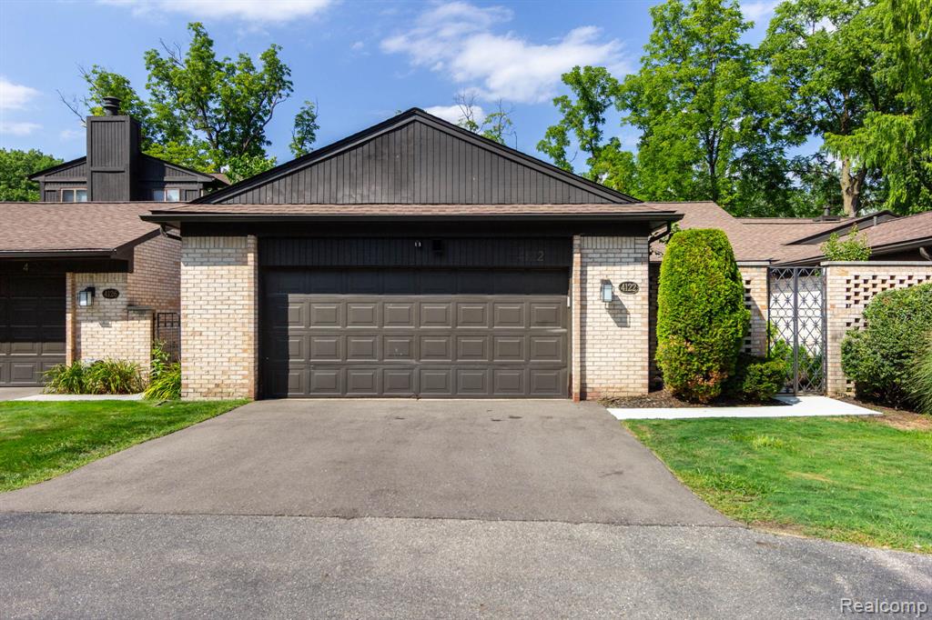 4122 Wabeek Lake Drive S, Bloomfield Hills, MI 48302
