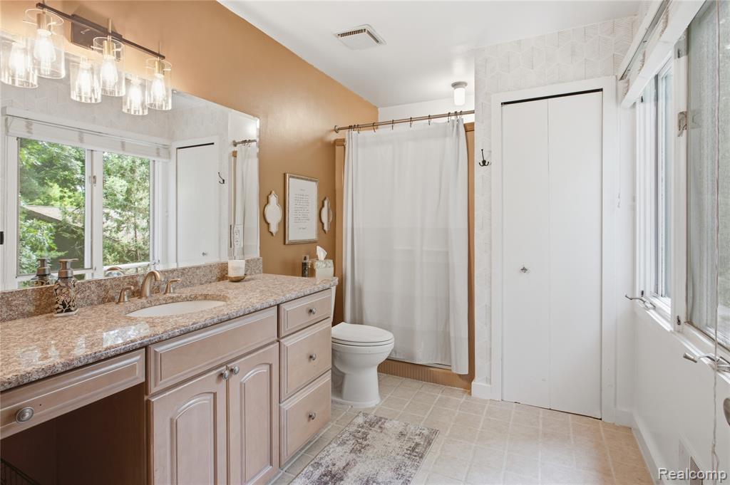 6608 Red Cedar Lane, West Bloomfield, MI 48324 — Photo 25