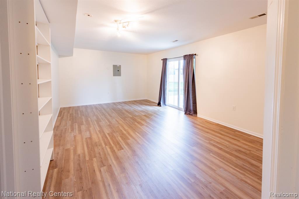 40772 WORTHINGTON Road, Canton, MI 48188 — Photo 20