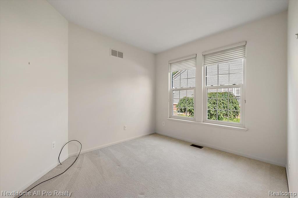 838 Knolls Landing Drive, 6, Milford, MI 48381 — Photo 21