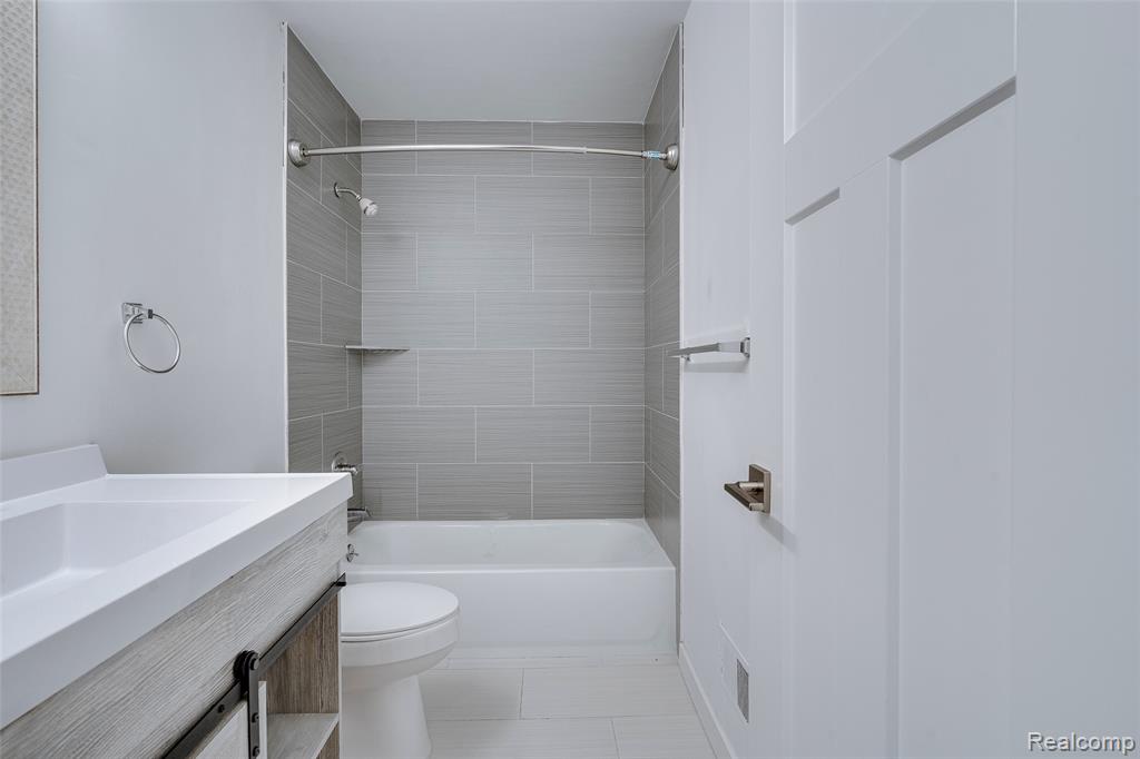 6265 Potomac Circle, West Bloomfield, MI — Photo 28