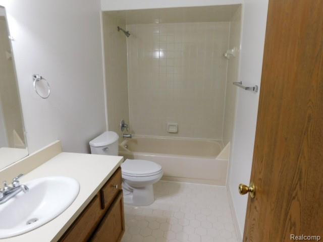 48576 SUGARBUSH Road, Chesterfield, MI 48047 — Photo 4