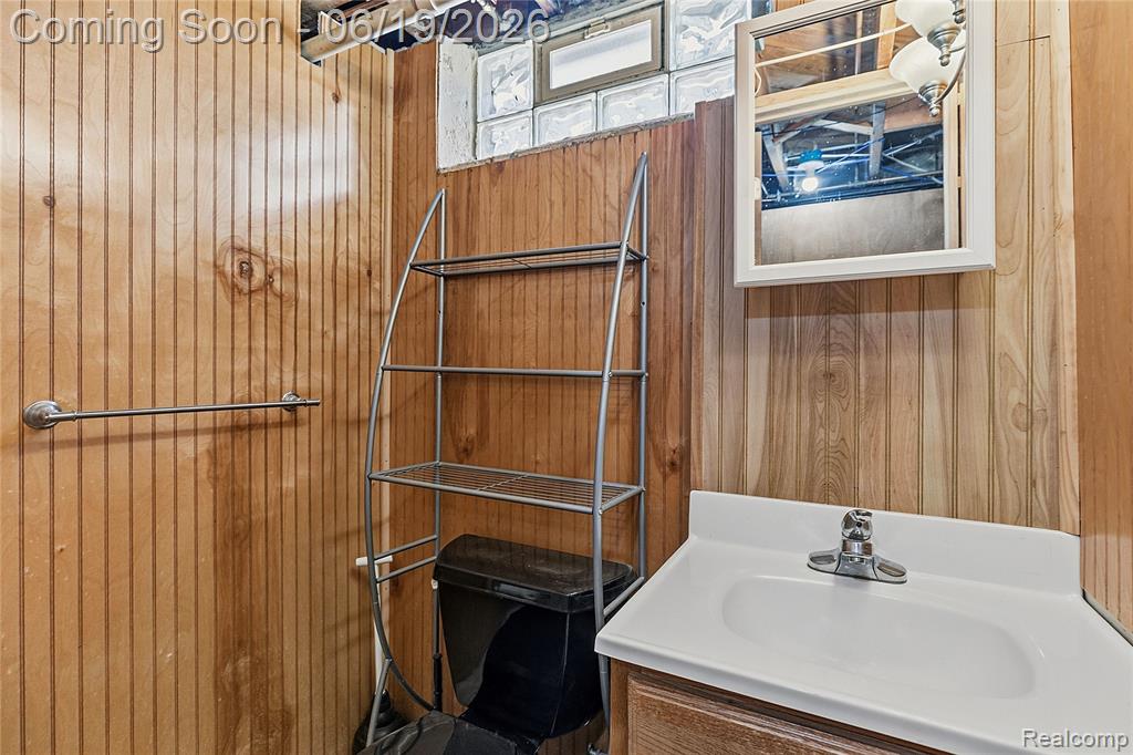 7228 Sterling Street, Center Line, MI 48015 — Photo 20