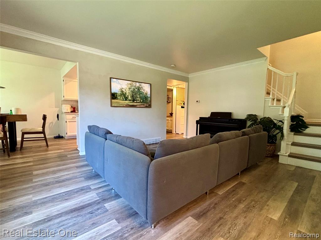66 Meadow Wood Drive, Rochester Hills, MI 48307 — Photo 6