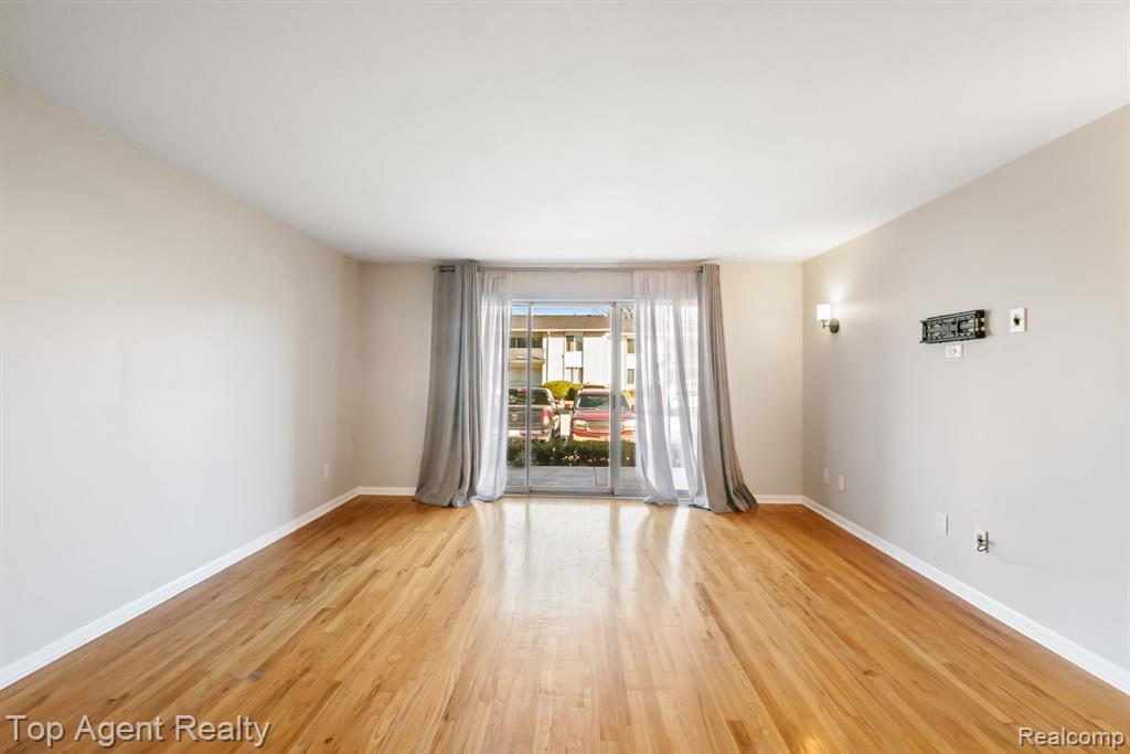 8353 Kennedy Circle, Warren, MI 48093 — Photo 10