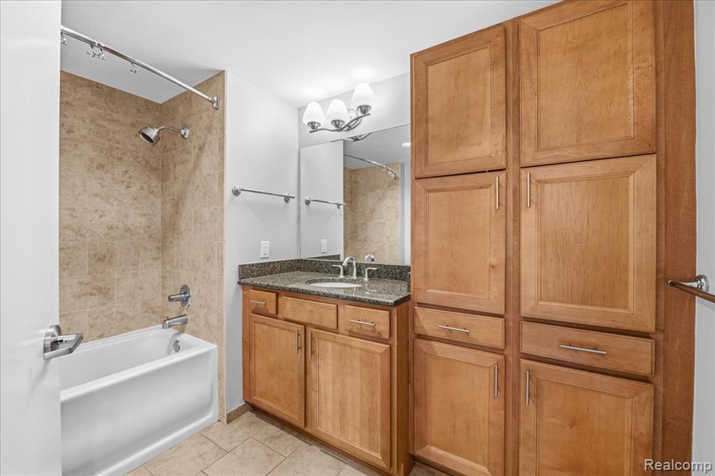525 W Lafayette Boulevard, 16D, Detroit, MI 48226 — Photo 23