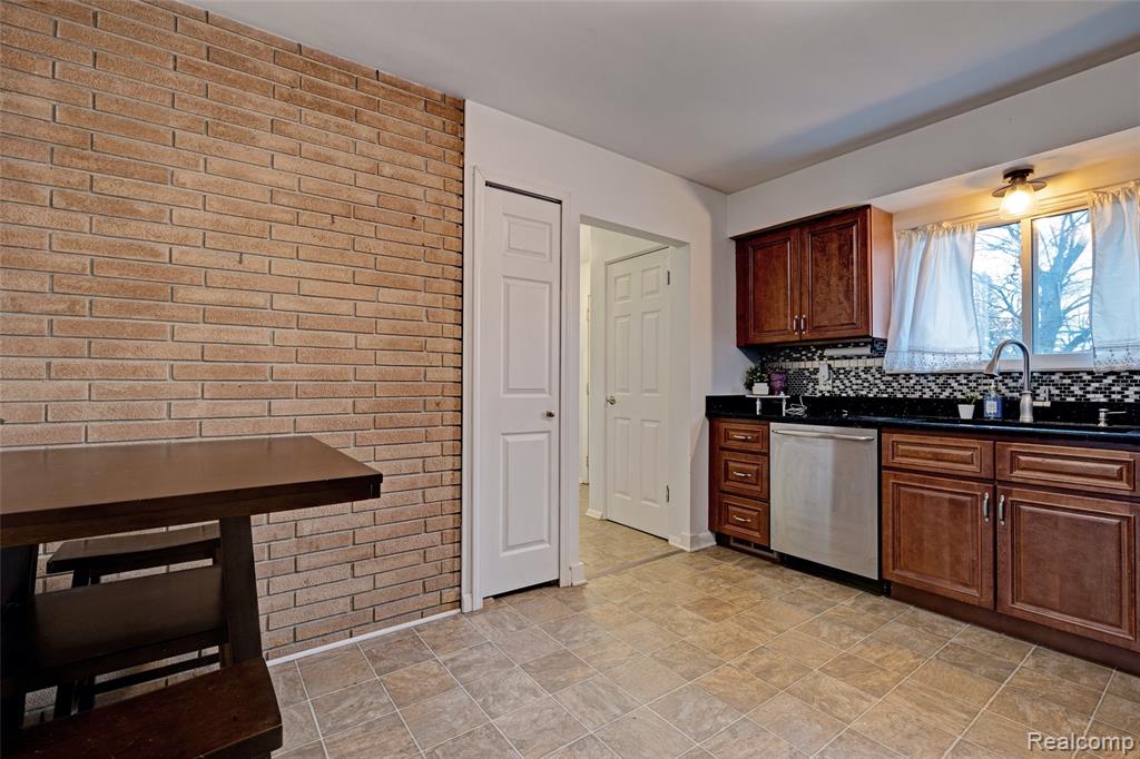 5379 Linden Road, Swartz Creek, MI 48473 — Photo 10