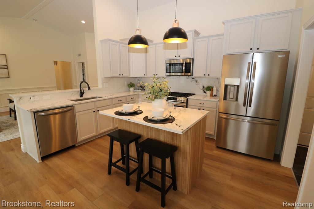 395 GENEVA Court, Howell, MI 48855 — Photo 3
