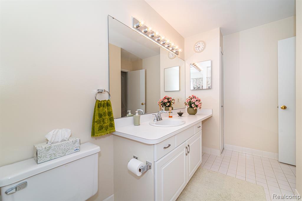 7375 PEPPER Creek, West Bloomfield, MI — Photo 41