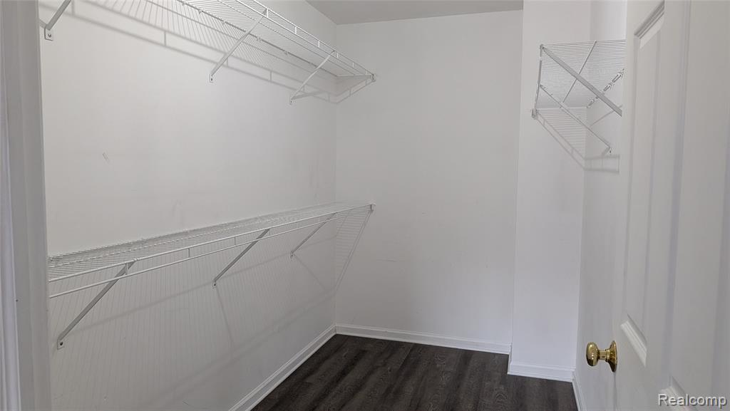 413 VILLAGE Drive, Walled Lake, MI 48390 — Photo 26