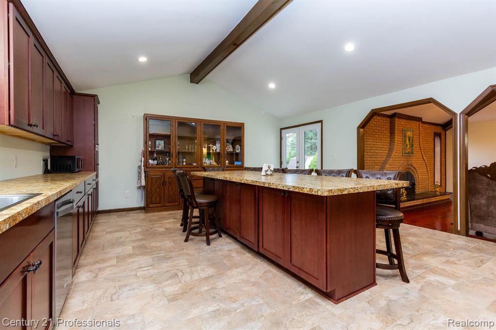 46498 HOUGHTON Drive, Shelby, MI 48315 — Photo 17