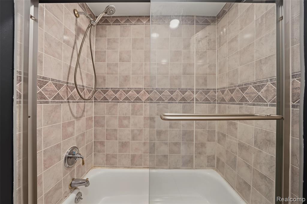576 Brooks Avenue, Pontiac, MI 48340 — Photo 17