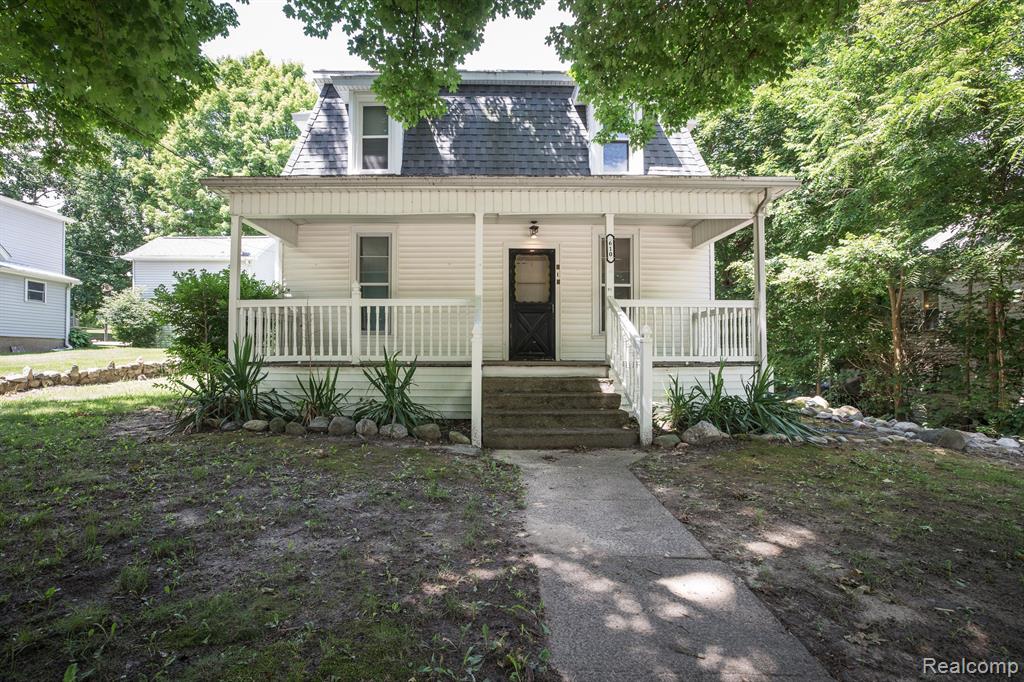610 S CLINTON Street, Stockbridge, MI 49285 — front exterior