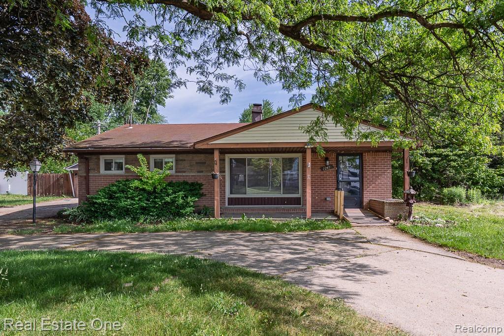 22471 Remick Drive, Clinton Twp, MI 48036