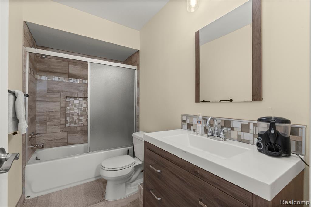 3011 Lindenwood Drive, Dearborn, MI 48120 — Photo 24