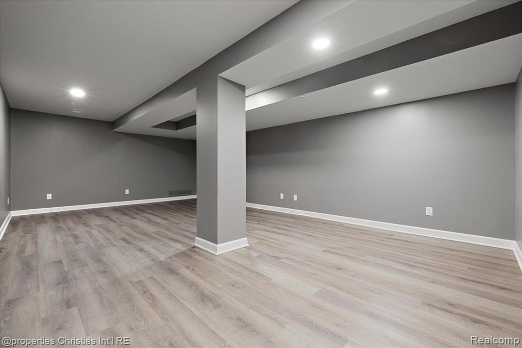 8204 Alexa Drive, Commerce Twp, MI 48390 — Photo 28