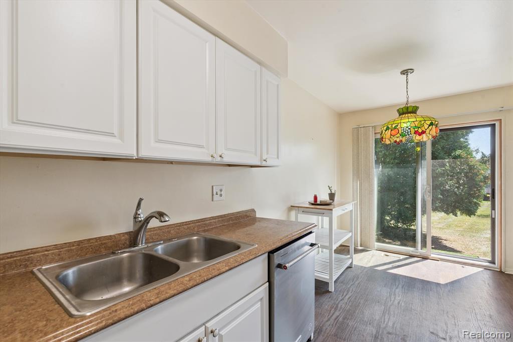 8346 Lakeview Drive, Ypsilanti, MI 48198 — Photo 19