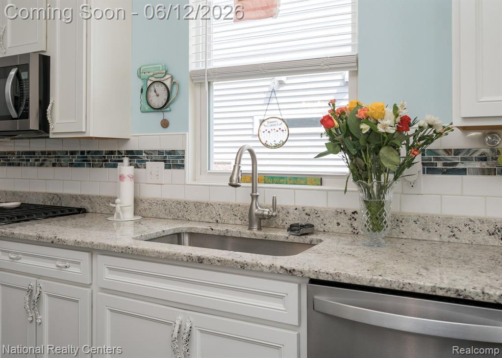 1233 Lark St, Lake Orion, MI — Photo 6