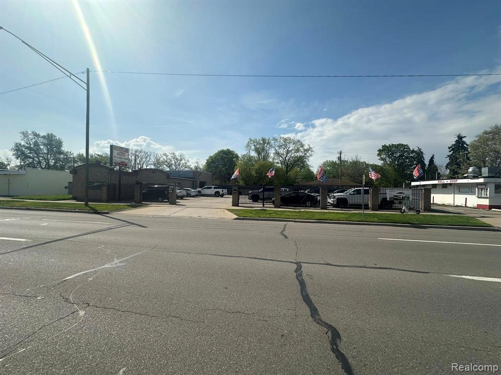 23321 Plymouth Road, Redford, MI 48239