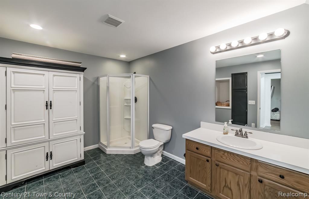 914 SHREWSBURY Drive, Clarkston, MI 48348 — Photo 45