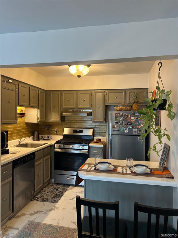 1815 BRENTWOOD Drive, Troy, MI 48098 — Photo 16