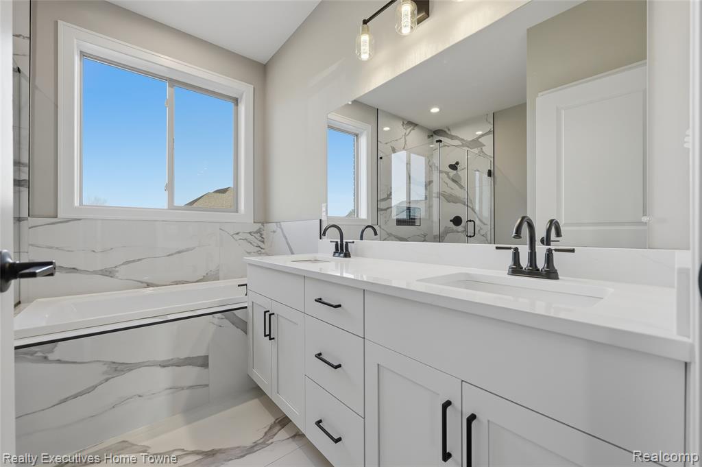 35701 Strongford Drive, New Baltimore, MI, 48047