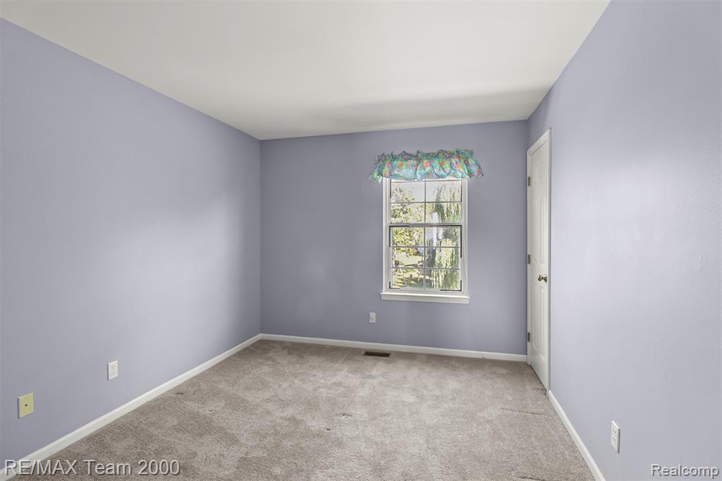 45225 Yorkshire Drive, Novi, MI — Photo 34