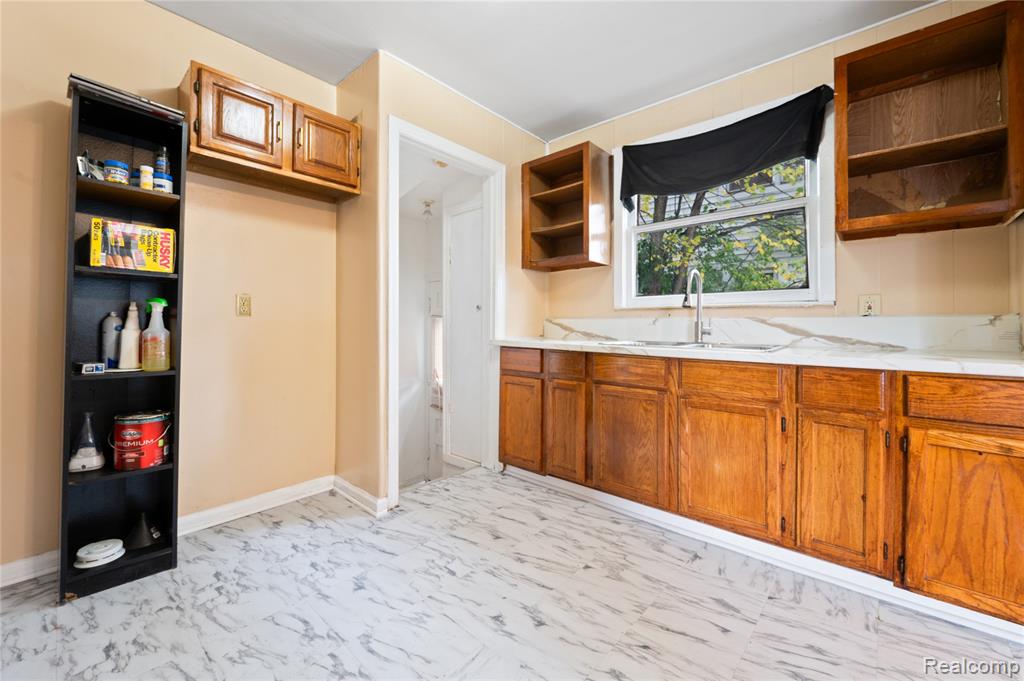 8674 Pierson Street, Detroit, MI 48228 — Photo 14