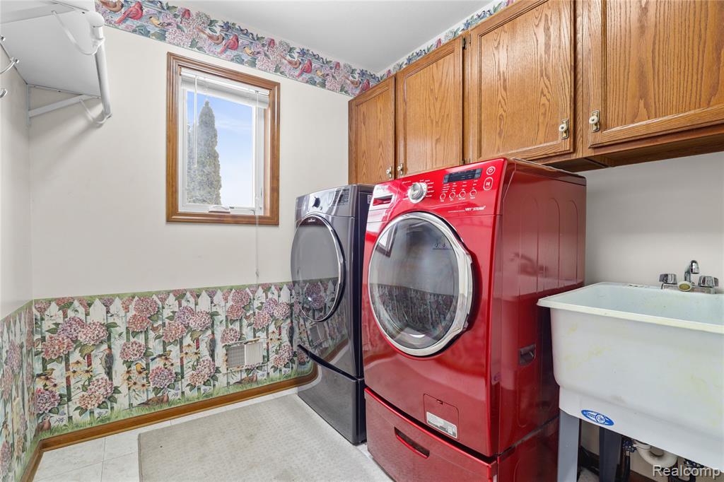 6083 Chatham Court, Grand Blanc, MI 48439 — Photo 17