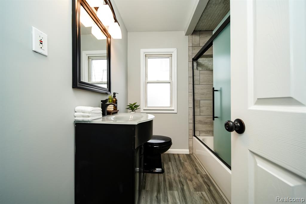 8221 Coolidge, Center Line, MI 48015 — Photo 30