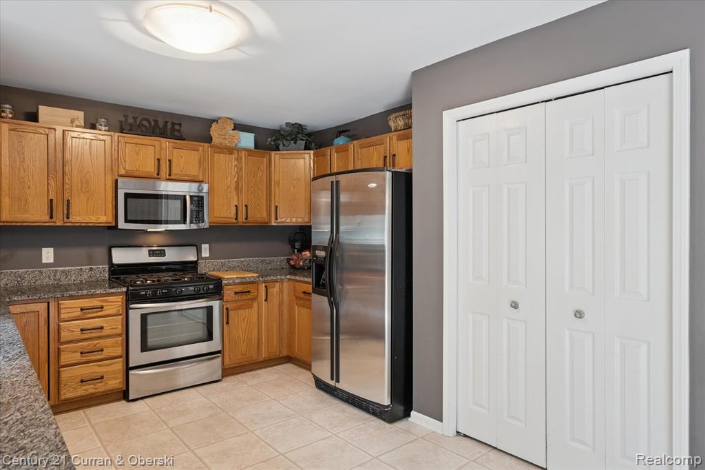 4025 Forest Edge Drive, Commerce Twp, MI 48382 — Photo 12