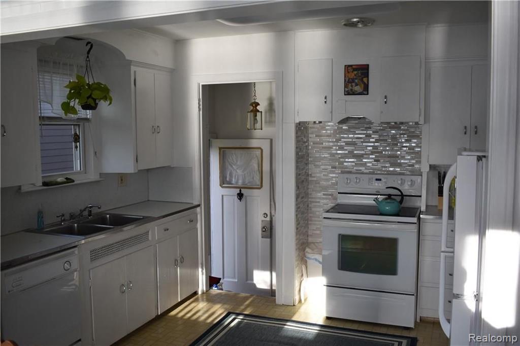 2913 LANSDOWNE Road, Waterford, MI — Photo 3