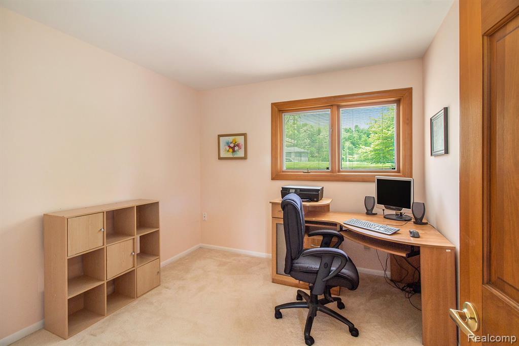 7038 Driftwood Drive, Fenton, MI 48430 — Photo 11
