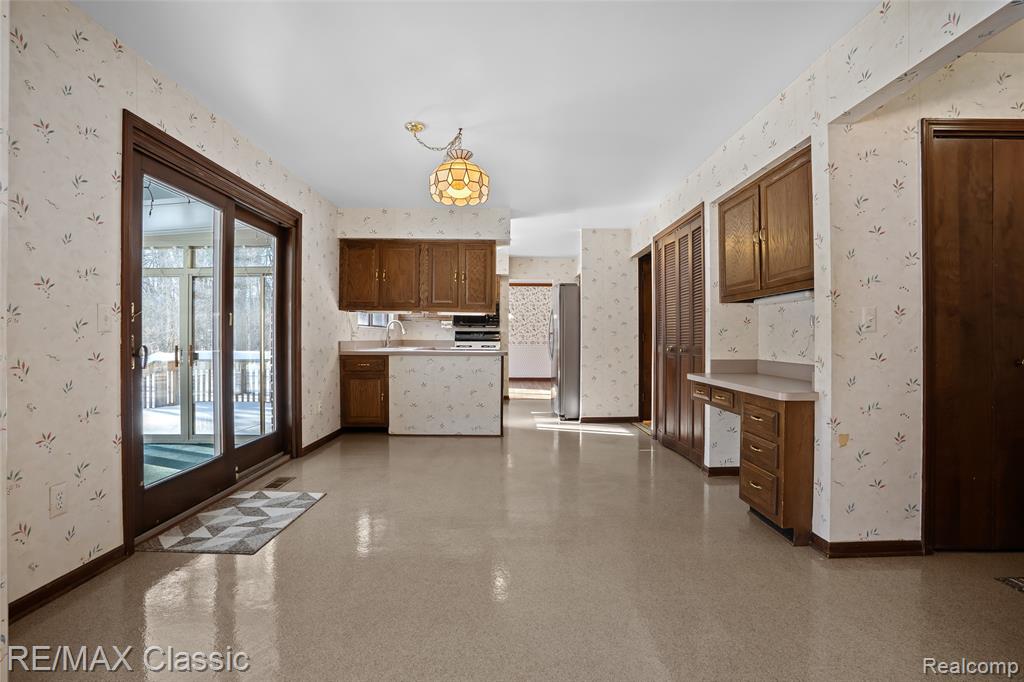 6313 Kiev Street, West Bloomfield, MI 48324 — Photo 19
