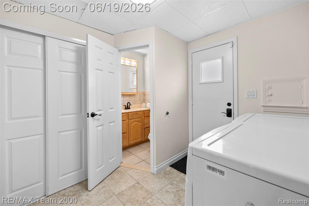 6155 N Silvery Lane, Dearborn Heights, MI 48127 — Photo 25