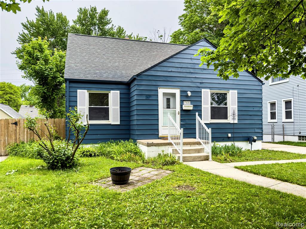 13680 Borgman Street, Oak Park, MI 48237